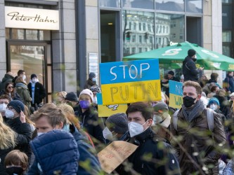 Demo gegen Ukraine-Krieg <i>Bild  63004 Grueter</i><br><a href=/confor2/?bld=63004&pst=62983&aid=575>Anfrage <strong>Download</strong></a>