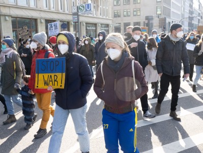 Demo gegen Ukraine-Krieg <i>Bild 63025 Grueter</i><br><a href=/email-download/?bld=63025><strong>DirektDownload</strong></a>