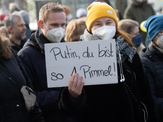 Demo gegen Ukraine-Krieg <i>Bild  63032 Grueter</i><br><a href=/confor2/?bld=63032&pst=62983&aid=575>Anfrage <strong>Download</strong></a>