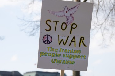 Stop War, Protest von iranischen Menschen | Bildrechte  Grueter | <strong>Bild</strong> 63033  <a href=/confor/?bld=63033&pst=62983>anfragen</a> | <strong>Galerie</strong> 62983  <a href=/gezielte-bildersuche/?sk=62983>anzeigen</a>