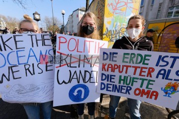 Fridays for Future - Globaler Klimastreik am 25. März 2022 <i>Bild 63616 Bitzel</i><br><a href=/confor2/?bld=63616&pst=63606&aid=70>Download (Anfrage)</a>  /  <a href=/?page_id=63606#jig2>zur Galerie</a>
