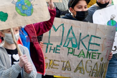 Fridays for Future - Globaler Klimastreik am 25. März 2022 <i>Bild  63620 Bitzel</i> / <a href=/confor2/?bld=63620&pst=63606&aid=70><strong>Anfrage</strong> zu Bild</a> / 