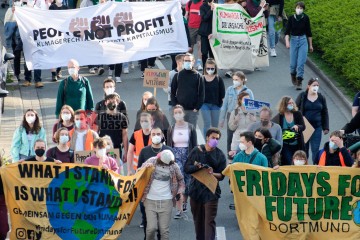 Fridays for Future - Globaler Klimastreik am 25. März 2022 <i>Bild 63628 Bitzel</i><br><a href=/confor2/?bld=63628&pst=63606&aid=70>Download (Anfrage)</a>  /  <a href=/?page_id=63606#jig2>zur Galerie</a>
