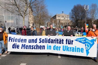 Frankfurt: Großdemo gegen den Krieg in der Ukraine <i>Bild Bitzel/R-mediabase</i> <br><a href=/confor2/?bld=63404&pst=63385&aid=70&i1=Bitzel/R-mediabase>Download Bild 63404</a>  <br><a href=/?p=63385>Zum Beitrag 63385</a>