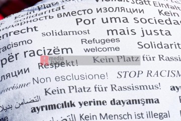 Abschlusskundgebung des Ostermarsch Ruhr auf dem Dortmunder Hansaplatz | Bitzel / R-mediabase | <a href=/confor2/?bld=64760&t=d&pst=64743&aid=70&dc=1530&i1=Bitzel%20/%20R-mediabase><strong>Download Bild 64760...</strong></a> |