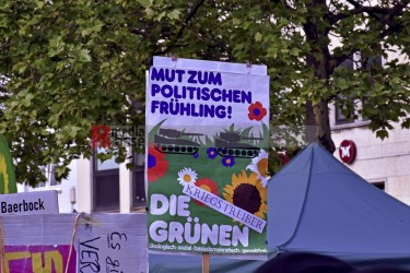 Wahlkampf zur LTW 22 NRW mit Annalena Baerbock auf dem Heumarkt in Köln. <i>Bild  65557 Bronisz</i><br><a href=/confor2/?bld=65557&pst=65551&aid=124>Anfrage <strong>Download</strong></a>
