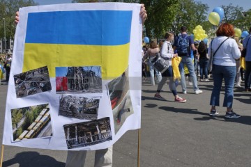 Demonstration und Veranstaltung gegen den russischen Krieg gegen die Ukraine | Hans-Dieter Hey / R-mediabase | <a href=/confor2/?bld=65619&t=d&pst=65553&aid=14&dc=1412&i1=Hans-Dieter%20Hey%20/%20R-mediabase><strong>Download Bild 65619...</strong></a> |