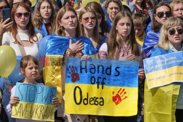 Demonstration und Veranstaltung gegen den russischen Krieg gegen die Ukraine | Hans-Dieter Hey / R-mediabase | <a href=/confor2/?bld=65628&t=d&pst=65553&aid=14&dc=1425&i1=Hans-Dieter%20Hey%20/%20R-mediabase><strong>Download Bild 65628...</strong></a> |