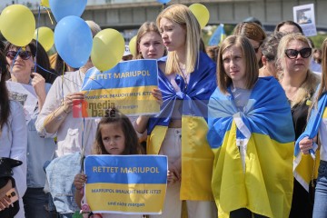 Demonstration und Veranstaltung gegen den russischen Krieg gegen die Ukraine | Hans-Dieter Hey / R-mediabase | <a href=/confor2/?bld=65630&t=d&pst=65553&aid=14&dc=1429&i1=Hans-Dieter%20Hey%20/%20R-mediabase><strong>Download Bild 65630...</strong></a> |