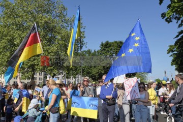 Demonstration und Veranstaltung gegen den russischen Krieg gegen die Ukraine | Hans-Dieter Hey / R-mediabase | <a href=/confor2/?bld=65638&t=d&pst=65553&aid=14&dc=1606&i1=Hans-Dieter%20Hey%20/%20R-mediabase><strong>Download Bild 65638...</strong></a> |