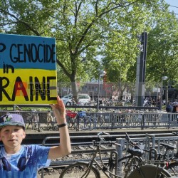 Demonstration und Veranstaltung gegen den russischen Krieg gegen die Ukraine <i>Bild 65642 Hans-Dieter Hey</i><br><a href=/confor2/?bld=65642&pst=65553&aid=14>Download (Anfrage)</a>  /  <a href=/?page_id=65553#jig2>zur Galerie</a>