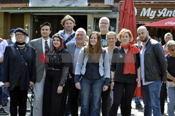 Wahlkampfendspurt der Linken auf dem Chlodwigplatz in Köln. | broniszbarchive / R-mediabase | <a href=/confor2/?bld=65871&t=r&pst=65852&aid=641&dc=1511&i1=broniszbarchive%20/%20R-mediabase>Anfrage Bildnr: 65871</a> |