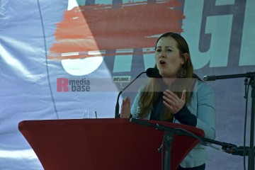 Wahlkampfendspurt der Linken auf dem Chlodwigplatz in Köln. | broniszbarchive / R-mediabase | <a href=/confor2/?bld=65878&t=r&pst=65852&aid=641&dc=1518&i1=broniszbarchive%20/%20R-mediabase>Anfrage Bildnr: 65878</a> |