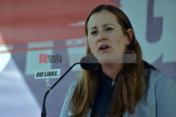 Wahlkampfendspurt der Linken auf dem Chlodwigplatz in Köln. | broniszbarchive / R-mediabase | <a href=/confor2/?bld=65879&t=r&pst=65852&aid=641&dc=1519&i1=broniszbarchive%20/%20R-mediabase>Anfrage Bildnr: 65879</a> |