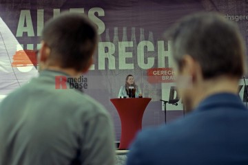 Wahlkampfendspurt der Linken auf dem Chlodwigplatz in Köln. | broniszbarchive / R-mediabase | <a href=/confor2/?bld=65885&t=r&pst=65852&aid=641&dc=1523&i1=broniszbarchive%20/%20R-mediabase>Anfrage Bildnr: 65885</a> |