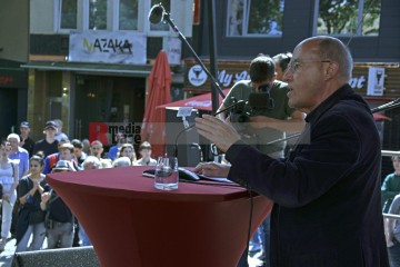 Wahlkampfendspurt der Linken auf dem Chlodwigplatz in Köln. | broniszbarchive / R-mediabase | <a href=/confor2/?bld=65895&t=r&pst=65852&aid=641&dc=1557&i1=broniszbarchive%20/%20R-mediabase>Anfrage Bildnr: 65895</a> |
