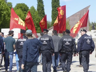 8. Mai - Tag der Befreiung Berlin <i>Bild  65811 Denner</i><br><a href=/confor2/?bld=65811&pst=65784&aid=86>Anfrage <strong>Download</strong></a>
