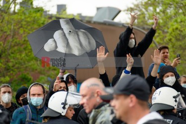  Protestaktionen gegen die Demonstration der Partei 'Die Rechte' in Dortmund am 1. Mai 2022 unter dem Motto 'Heraus zum Tag der Arbeit' | Bildrechte  Anonymus | <strong>Bild</strong> 65428  <a href=/confor/?bld=65428&pst=65423>anfragen</a> | <strong>Galerie</strong> 65423  <a href=/gezielte-bildersuche/?sk=65423>anzeigen</a>