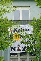  Protestaktionen gegen die Demonstration der Partei 'Die Rechte' in Dortmund am 1. Mai 2022 unter dem Motto 'Heraus zum Tag der Arbeit' | Bildrechte Anonymus | <strong>Bild</strong> 65431  <a href=/confor/?bld=65431&pst=65423>anfragen</a> | <strong>Galerie</strong> 65423  <a href=/gezielte-bildersuche/?sk=65423>anzeigen</a>