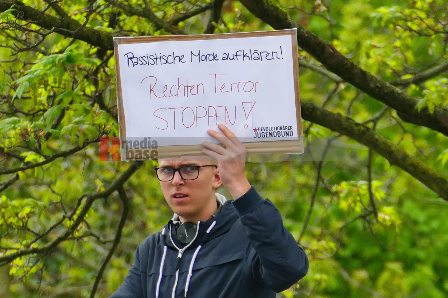 Protestaktionen gegen die Demonstration der Partei Die Rechte in Dortmund am 1. Mai 2022 unter dem Motto Heraus zum Tag der Arbeit <i>Bild Anonymus/R-mediabase</i> <br><a href=/confor2/?bld=65443&pst=65423&aid=597&dc=1415&i1=Anonymus/R-mediabase>Anfrage Download Bild 65443</a>  <a href=/wp-admin/post.php?post=65443&action=edit> / Edit</a><br><a href=/?p=65423>Zum Beitrag 65423</a>