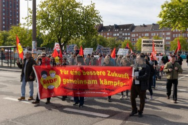 Kundgebung und Demonstration zum 1. Mai 2022 in Kiel <i>Bild  65287 uste</i><br><a href=/confor2/?bld=65287&pst=65282&aid=10>Anfrage <strong>Download</strong></a>