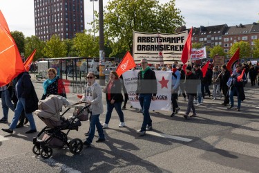 Kundgebung und Demonstration zum 1. Mai 2022 in Kiel <i>Bild  65286 uste</i><br><a href=/confor2/?bld=65286&pst=65282&aid=10>Anfrage <strong>Download</strong></a>