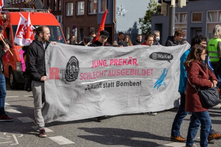 Kundgebung und Demonstration zum 1. Mai 2022 in Kiel <i>Bild 65295 uste</i><br><a href=/email-download/?bld=65295><strong>DirektDownload</strong></a>