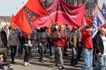Kundgebung und Demonstration zum 1. Mai 2022 in Kiel | uste/R-mediabase / R-mediabase | <a href=/confor2/?bld=65296&t=d&pst=65282&aid=10&dc=0929&i1=uste/R-mediabase%20/%20R-mediabase><strong>Download Bild 65296...</strong></a> |