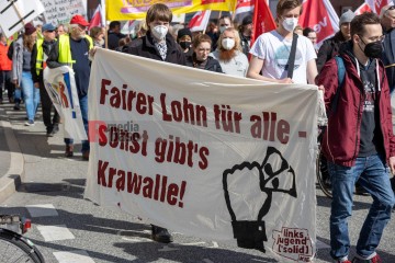 Kundgebung und Demonstration zum 1. Mai 2022 in Kiel | uste/R-mediabase / R-mediabase | <a href=/confor2/?bld=65297&t=d&pst=65282&aid=10&dc=0930&i1=uste/R-mediabase%20/%20R-mediabase><strong>Download Bild 65297...</strong></a> |