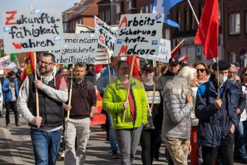 Kundgebung und Demonstration zum 1. Mai 2022 in Kiel | uste/R-mediabase / R-mediabase | <a href=/confor2/?bld=65304&t=d&pst=65282&aid=10&dc=0931&i1=uste/R-mediabase%20/%20R-mediabase><strong>Download Bild 65304...</strong></a> |