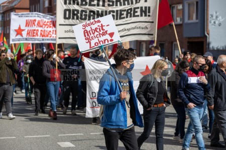 Kundgebung und Demonstration zum 1. Mai 2022 in Kiel <i>Bild 65306 uste</i><br><a href=/email-download/?bld=65306><strong>DirektDownload</strong></a>