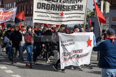 Kundgebung und Demonstration zum 1. Mai 2022 in Kiel <i>Bild  65307 uste</i><br><a href=/confor2/?bld=65307&pst=65282&aid=10>Anfrage <strong>Download</strong></a>