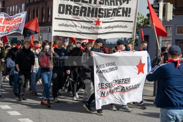 Kundgebung und Demonstration zum 1. Mai 2022 in Kiel | uste/R-mediabase / R-mediabase | <a href=/confor2/?bld=65307&t=d&pst=65282&aid=10&dc=0931&i1=uste/R-mediabase%20/%20R-mediabase><strong>Download Bild 65307...</strong></a> |