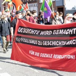 Kundgebung und Demonstration zum 1. Mai 2022 in Kiel <i>Bild 65308 uste</i><br><a href=/confor2/?bld=65308&pst=65282&aid=10>Download (Anfrage)</a>  /  <a href=/?page_id=65282#jig2>zur Galerie</a>