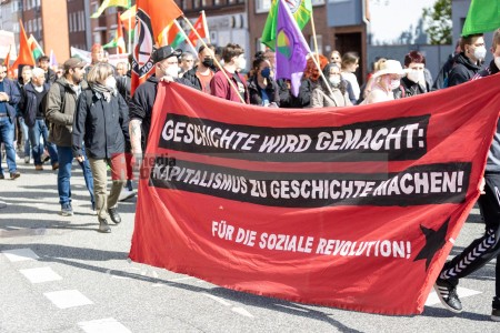 Kundgebung und Demonstration zum 1. Mai 2022 in Kiel <i>Bild 65308 uste</i><br><a href=/email-download/?bld=65308><strong>DirektDownload</strong></a>