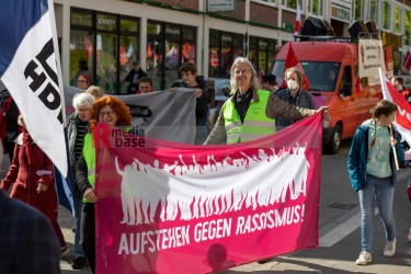 Kundgebung und Demonstration zum 1. Mai 2022 in Kiel <i>Bild  65310 uste</i><br><a href=/confor2/?bld=65310&pst=65282&aid=10>Anfrage <strong>Download</strong></a>