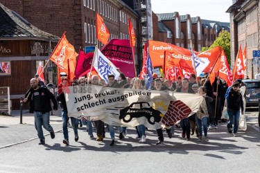 Kundgebung und Demonstration zum 1. Mai 2022 in Kiel <i>Bild  65312 uste</i><br><a href=/confor2/?bld=65312&pst=65282&aid=10>Anfrage <strong>Download</strong></a>