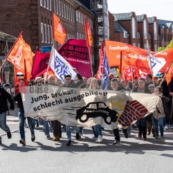 Kundgebung und Demonstration zum 1. Mai 2022 in Kiel <i>Bild 65312 uste</i><br><a href=/confor2/?bld=65312&pst=65282&aid=10>Download (Anfrage)</a>  /  <a href=/?page_id=65282#jig2>zur Galerie</a>