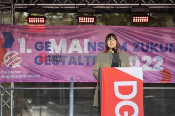 Kundgebung und Demonstration zum 1. Mai 2022 in Kiel | uste/R-mediabase / R-mediabase | <a href=/confor2/?bld=65324&t=d&pst=65282&aid=10&dc=1028&i1=uste/R-mediabase%20/%20R-mediabase><strong>Download Bild 65324...</strong></a> |