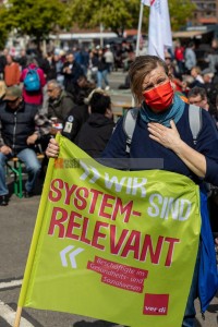 Kundgebung und Demonstration zum 1. Mai 2022 in Kiel <i>Bild 65327 uste</i><br><a href=/email-download/?bld=65327><strong>DirektDownload</strong></a>