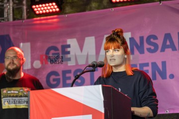 Kundgebung und Demonstration zum 1. Mai 2022 in Kiel | uste/R-mediabase / R-mediabase | <a href=/confor2/?bld=65328&t=d&pst=65282&aid=10&dc=1057&i1=uste/R-mediabase%20/%20R-mediabase><strong>Download Bild 65328...</strong></a> |