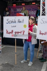 Kundgebung und Demonstration zum 1. Mai 2022 in Kiel <i>Bild  65333 uste</i><br><a href=/confor2/?bld=65333&pst=65282&aid=10>Anfrage <strong>Download</strong></a>