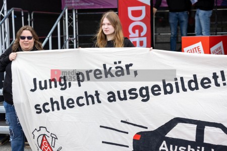Kundgebung und Demonstration zum 1. Mai 2022 in Kiel <i>Bild 65339 uste</i><br><a href=/email-download/?bld=65339><strong>DirektDownload</strong></a>