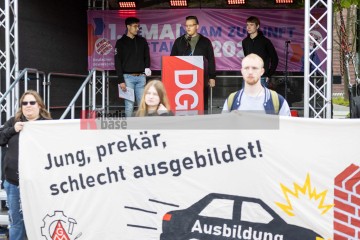 Kundgebung und Demonstration zum 1. Mai 2022 in Kiel | uste/R-mediabase / R-mediabase | <a href=/confor2/?bld=65342&t=d&pst=65282&aid=10&dc=1117&i1=uste/R-mediabase%20/%20R-mediabase><strong>Download Bild 65342...</strong></a> |