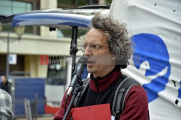 Friedensdemo mit Marsch vom Rudolfplatz zum Heumarkt | broniszbarchive / R-mediabase | <a href=/confor2/?bld=66958&t=d&pst=66953&aid=641&dc=1809&i1=broniszbarchive%20/%20R-mediabase><strong>Download Bild 66958...</strong></a> |