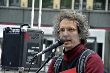 Friedensdemo mit Marsch vom Rudolfplatz zum Heumarkt | broniszbarchive / R-mediabase | <a href=/confor2/?bld=66962&t=d&pst=66953&aid=641&dc=1813&i1=broniszbarchive%20/%20R-mediabase><strong>Download Bild 66962...</strong></a> |