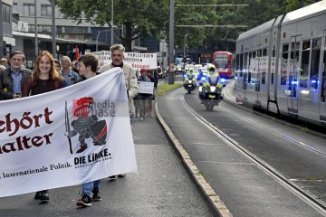 Friedensdemo mit Marsch vom Rudolfplatz zum Heumarkt | broniszbarchive / R-mediabase | <a href=/confor2/?bld=66973&t=d&pst=66953&aid=641&dc=1845&i1=broniszbarchive%20/%20R-mediabase><strong>Download Bild 66973...</strong></a> |