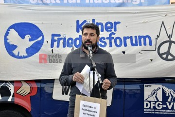 Friedensdemo mit Marsch vom Rudolfplatz zum Heumarkt | broniszbarchive / R-mediabase | <a href=/confor2/?bld=66996&t=d&pst=66953&aid=641&dc=1929&i1=broniszbarchive%20/%20R-mediabase><strong>Download Bild 66996...</strong></a> |