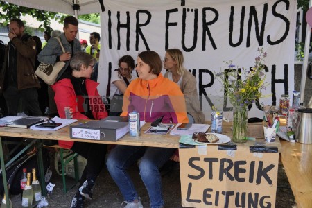 Streik der nordrhein-westfälischen Pflegekräfte in Köln <i>Bild 66842 Hans-Dieter Hey</i><br><a href=/email-download/?bld=66842><strong>DirektDownload</strong></a>
