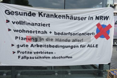 Streik aus sechs nordrhein-westfälischen Uni-Krankenhäusern in Köln <i>Bild  66942 Hans-Dieter Hey</i><br><a href=/confor2/?bld=66942&pst=66787&aid=14>Anfrage <strong>Download</strong></a>